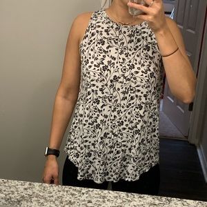 Black and white swing tank